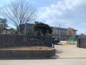 習志野市立向山小学校：約320m