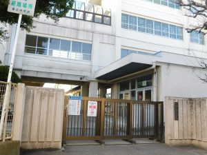 市川市立第六中学校：約1080m