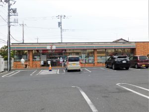 セブンイレブン北流山店：徒歩8分（640ｍ）