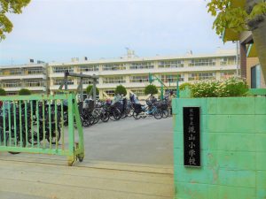 流山小学校：徒歩16分（1241ｍ）